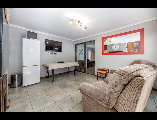 3 BEDROOM HOUSE FOR SALE IN VIKING VILLAGE